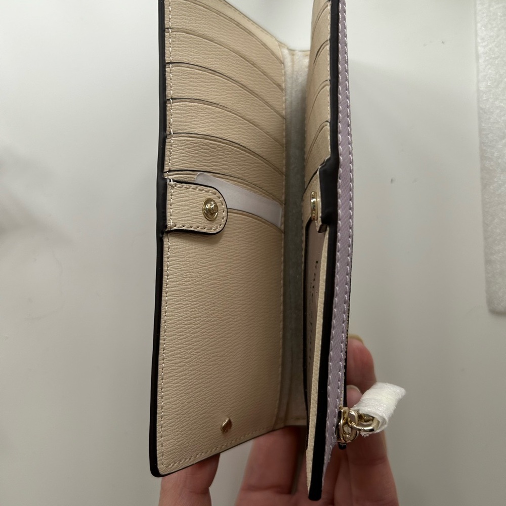 NWOT Kate Spade Wallet Brand New Condition - Picture 3 of 16